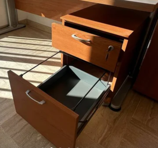 Armario y cajonera de oficina con ruedas