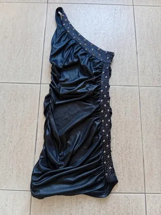 traje de mujer. para noche.