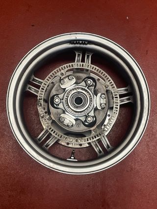 llanta trasera Suzuki Burgman 650 executive 09