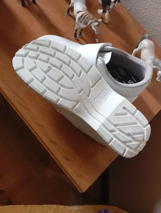 Zapatos de trabajo a estrenar