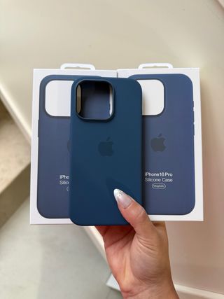 Cover iPhone 16 Pro Silicone Blu MagSafe