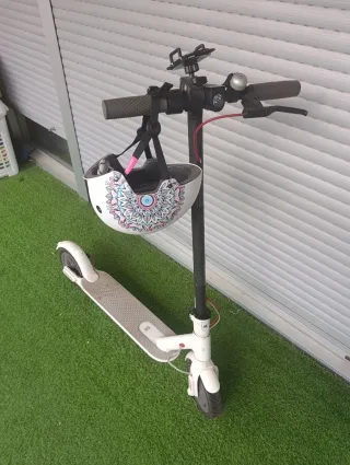 Patinete Eléctrico Xiaomi Blanco + casco de regalo