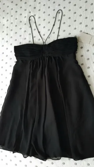 Vestido negro fruncido en el pecho ocasiones Zara