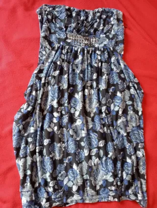 Vestido floral sin tirantes