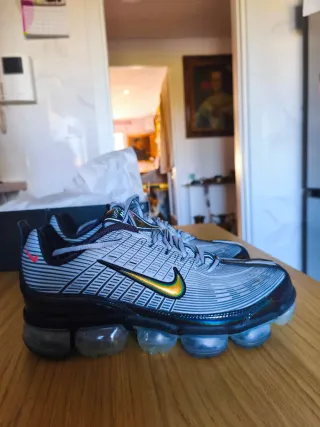 Nike VaporMax 360 Gris y Dorado