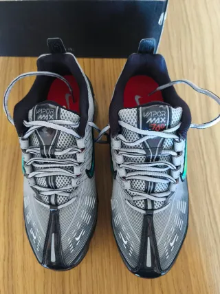 Nike VaporMax 360 Gris y Dorado