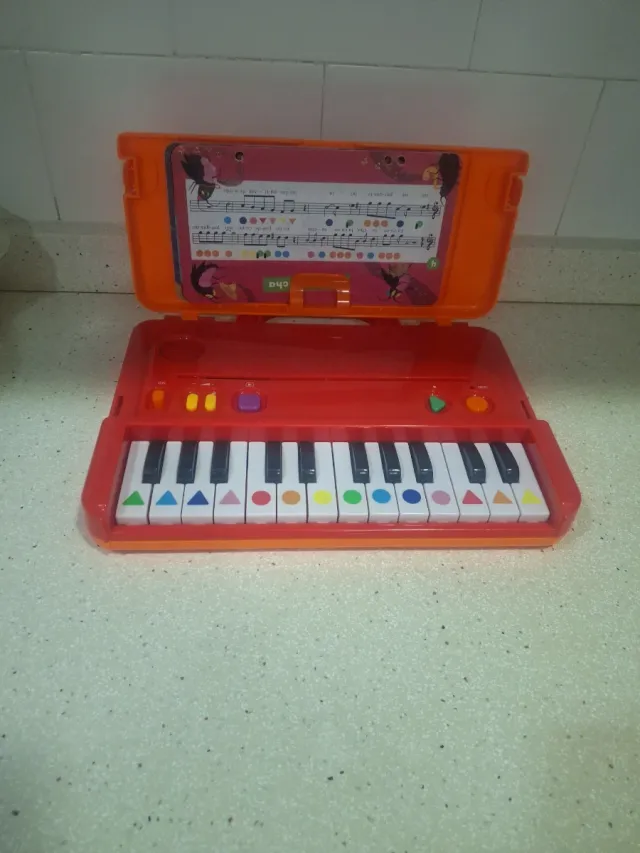Piano de juguete infantil