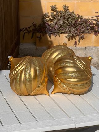 Adornos Navideños, 7 bolas de 63 cm. de diámetro