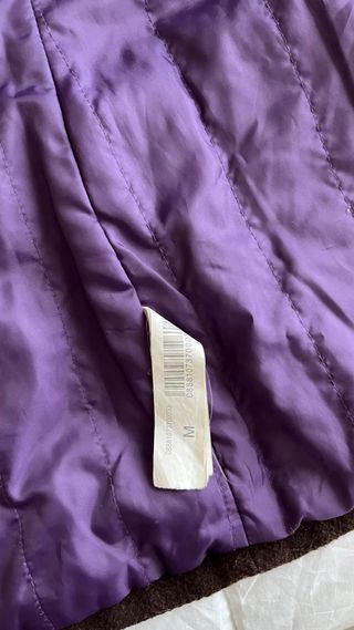 Abrigo tipo gabardina marrón con capucha