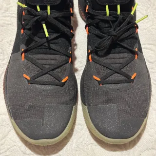 Zapatillas Under Armour Negras y Naranjas