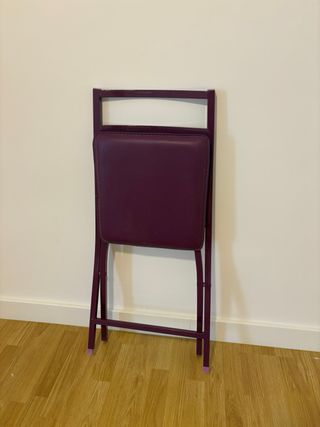 Silla plegable morada – Como nueva