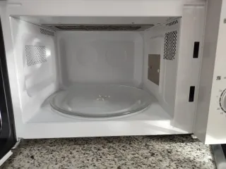 Microondas Daewoo KOG-6L65 con plato