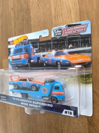 Hot Wheels Team Transport '70 Plymouth Superbird