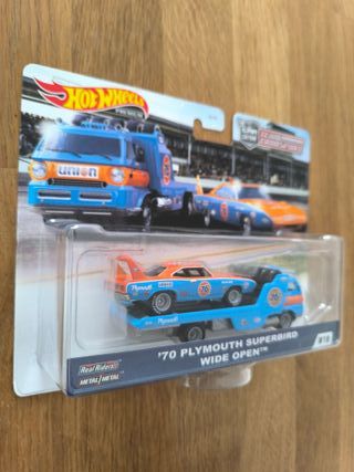 Hot Wheels Team Transport '70 Plymouth Superbird