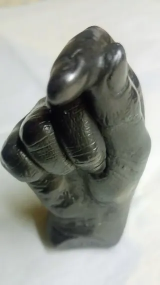 Mano in grafite Agelio Batle