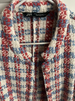 camisa cuadros con mangas blancas abullonadas