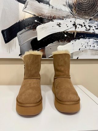 Botas tipo UGG camel con plataforma – cálidas y có