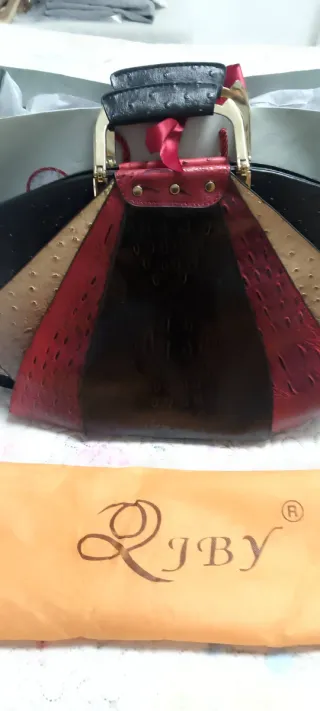 Bolso lujo NUEVO .Costó 55 euros