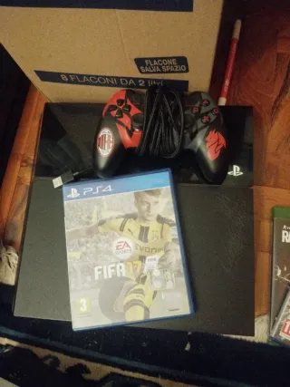 PS4 (PlayStation 4) con FIFA 17 e controller