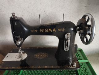 Máquina antigua  de coser Sigma.