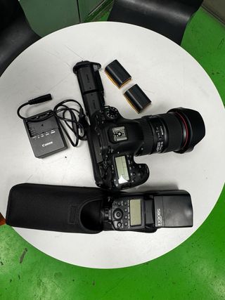 Canon 6d mark II, 16-35 f4 IS y extras...
