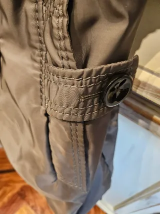 Gabardina muy original, calidad óptima