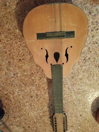 Instrumentos de cuerda varios.