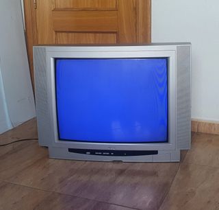 TV JVC CRT 28" para retro gaming