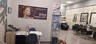 Se alquila espacio para uñas de 1 puesto.