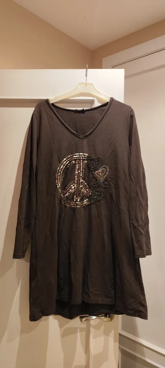 Vestido L con estampado de paz