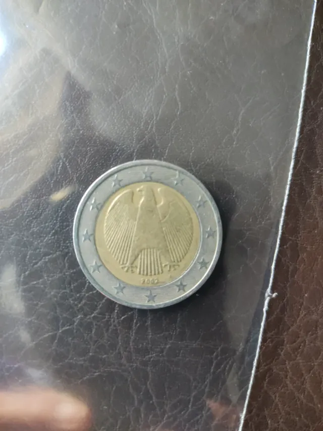 Moneda 2 euros. 2002 error leve acuñación