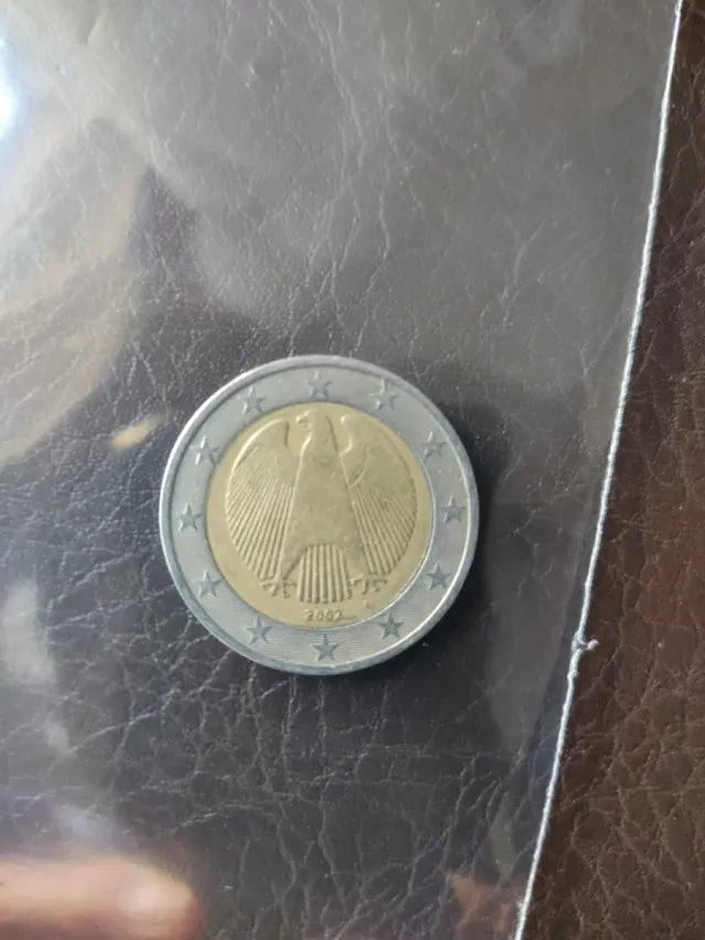Moneda 2 euros. 2002 error leve acuñación