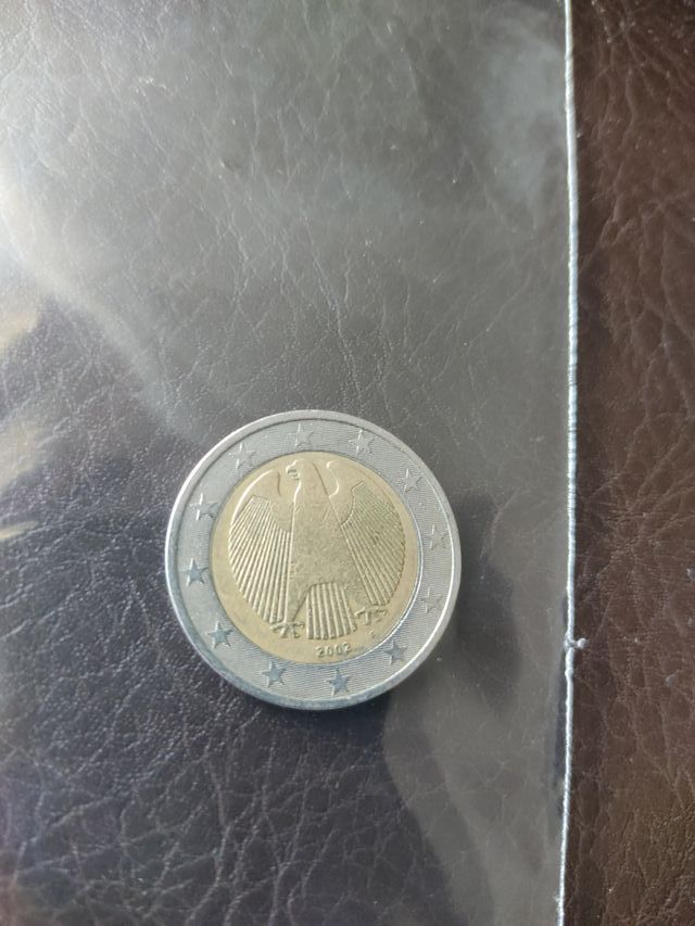 Moneda 2 euros. 2002 error leve acuñación