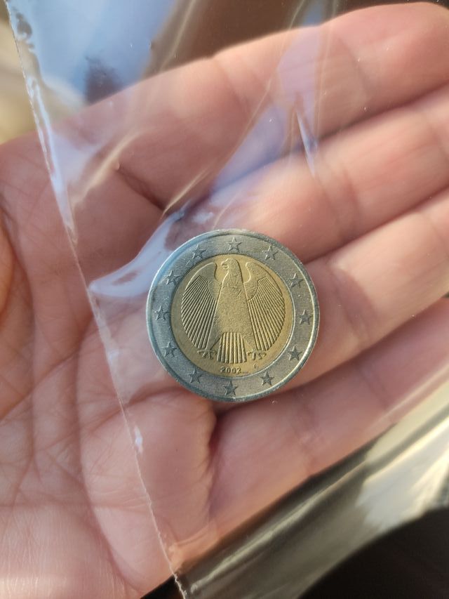 Moneda 2 euros. 2002 error leve acuñación