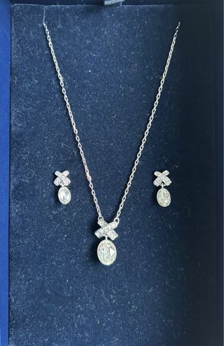 Swarovski collar y pendientes, marca auténtica