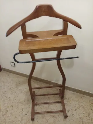 Perchero galán antiguo de madera.