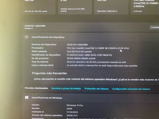 Setup PC Gaming completo con RGB, monitor, cuffie e mouse