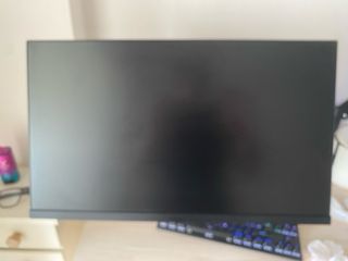 Setup PC Gaming completo con RGB, monitor, cuffie e mouse