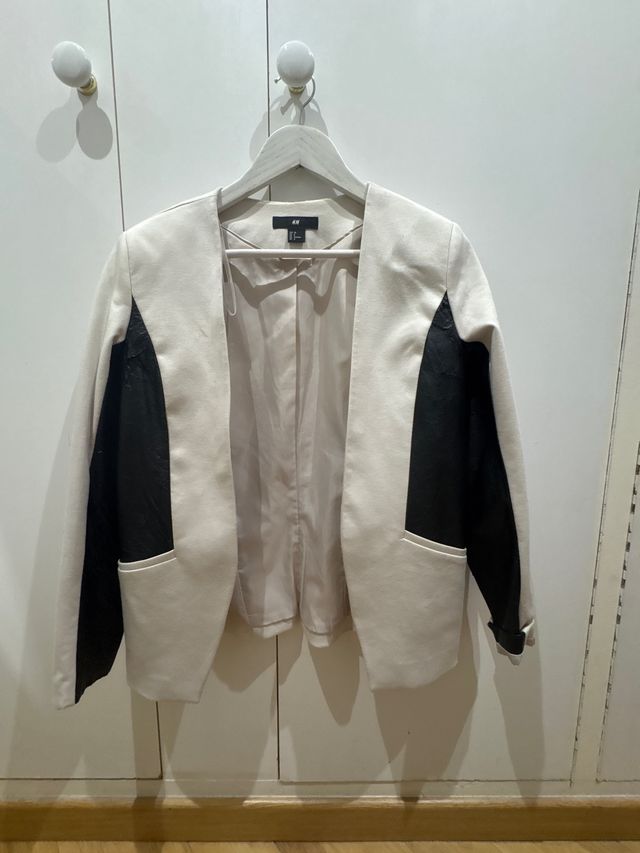 Americana Zara Beige y Negra