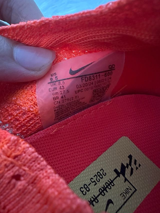 Nike Running ZoomX Verde y Rojo