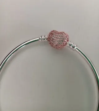 Pulsera rígida plata cierre corazón rosa pequeña