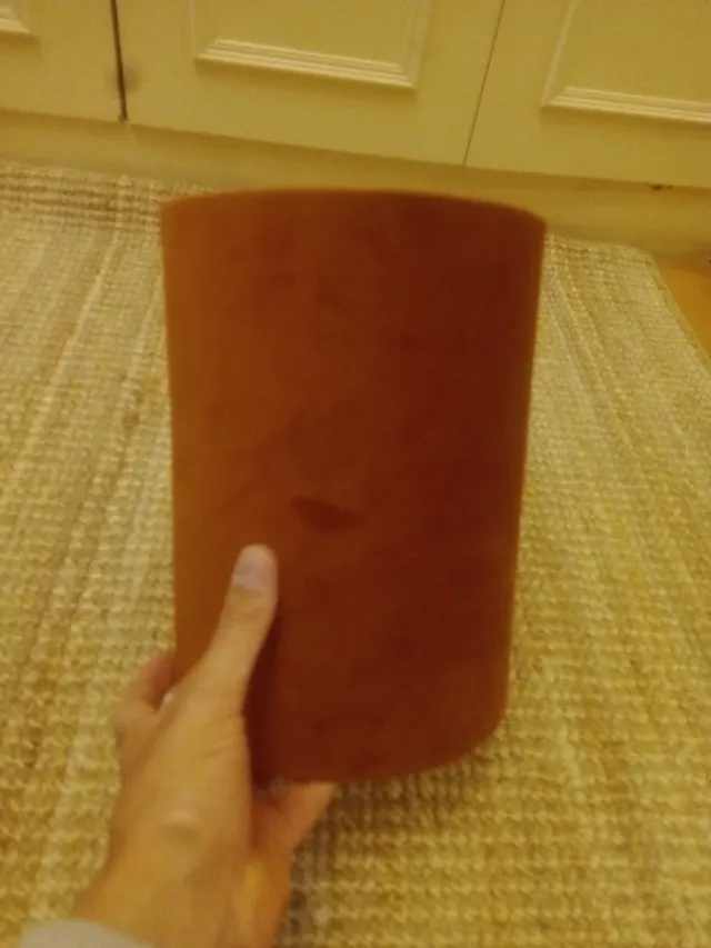 Pantalla tulipa de terciopelo teja.