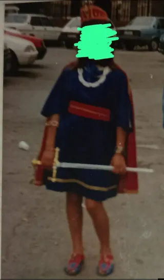 Se vende traje de roman@ de terciopelo