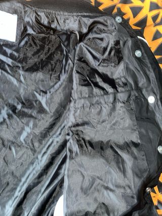 Chaqueta Bomber Negra con Logo BC