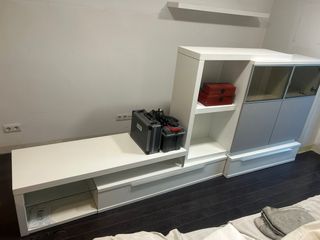 Mueble TV salón blanco y gris