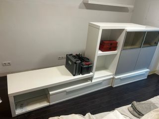Mueble TV salón blanco y gris