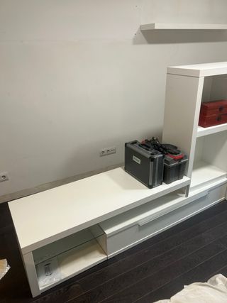 Mueble TV salón blanco y gris