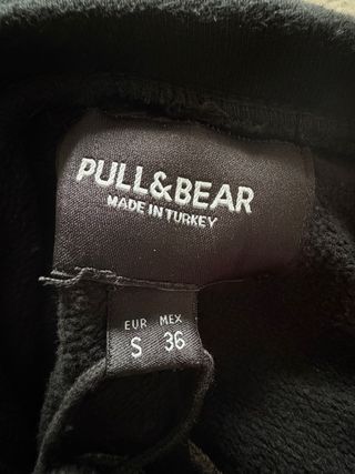 Sudadera negra de Pull&Bear