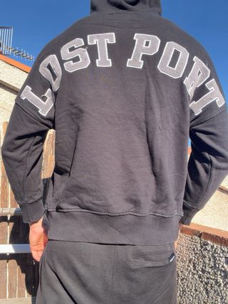 Sudadera negra de Pull&Bear