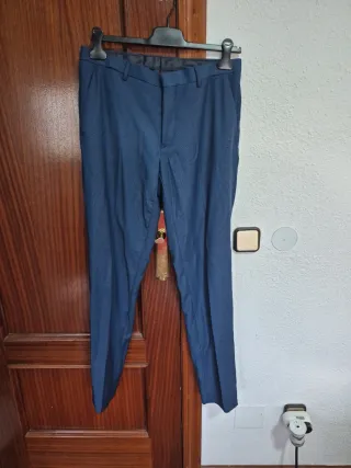 Traje con corbata y pantalones (48, 40)